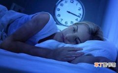 总是睡不着怎么办 可从这4个方面改善睡眠