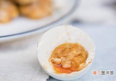 咸鸭蛋怎么腌制才出油 咸鸭蛋的保质期是多久