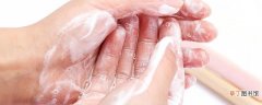 免洗手消毒液中含有护肤成分吗 免洗手消毒液对皮肤有伤害吗