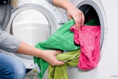 洗衣机洗一会就停了的原因和解决办法 洗衣机洗到一半就停了怎么回事