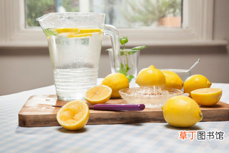 新鲜柠檬泡水喝不苦的正确泡法 泡鲜柠檬水没有苦味的小窍门