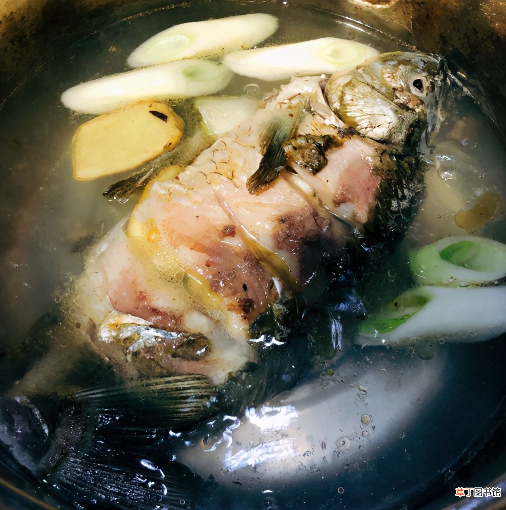 家常炖鱼汤又白又鲜又营养的做法 鱼汤炖多长时间最好