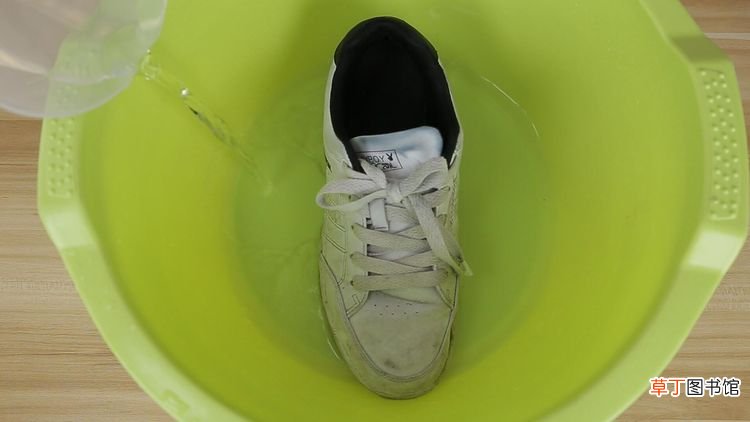 鞋子白边发黄有效的处理办法窍门 鞋白边发黄咋处理变白