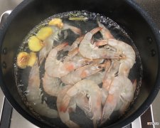 正确的煮虾方法和时间 煮虾是开水煮还是冷水煮