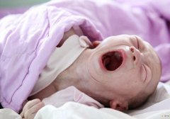 婴儿夜晚啼哭哄不住的原因 宝宝晚上哭闹是什么原因导致的